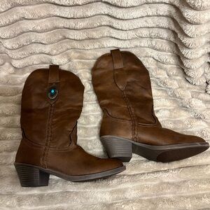 Sugar Brown Western Heeled Boots with Turquoise Accent